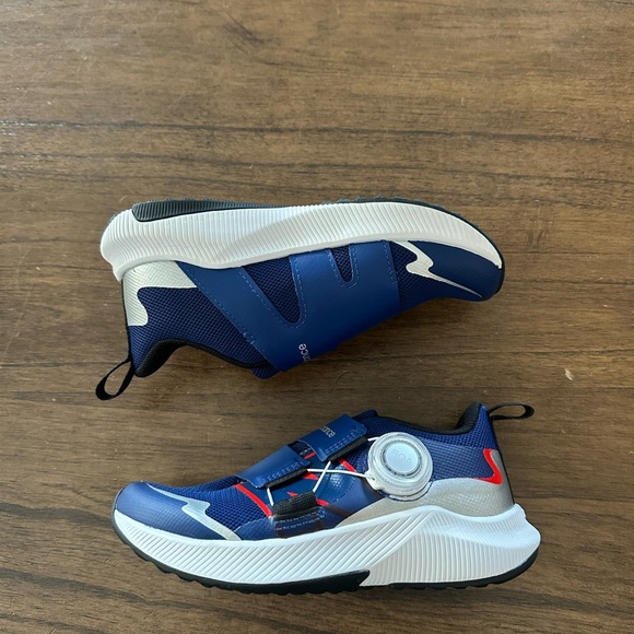 New Balance Kids Blue and Red Sneakers - Picture 1 of 8